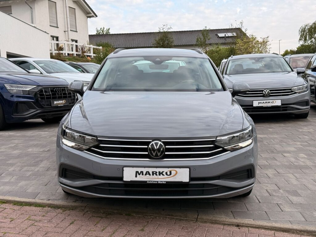 VW Passat Variant Passat Variant Basis TDI/LED/Navi 2022
