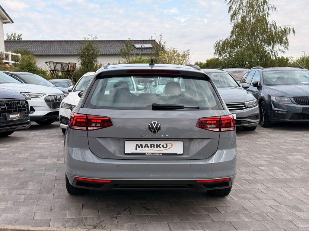 VW Passat Variant Passat Variant Basis TDI/LED/Navi 2022