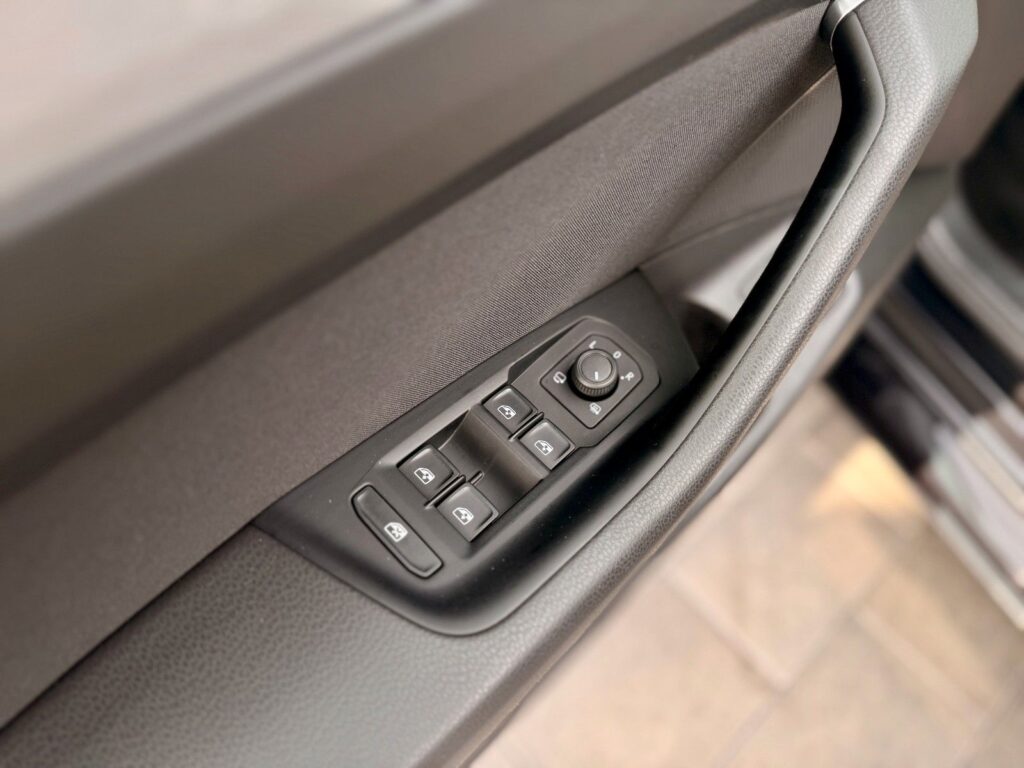 VW Passat Variant Passat Var. 2.0TDI ACC*AHK*360°*LED*MASSAGE*CARP 2023