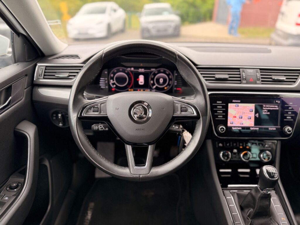 SKODA Superb Superb Combi *ACC*AHK*VIRTUAL*RFK*LANEASSIST* 2019
