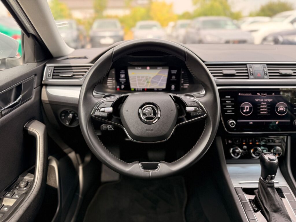 SKODA Superb Superb Combi Ambition *ACC*Kamera*Lane Assist* 2022