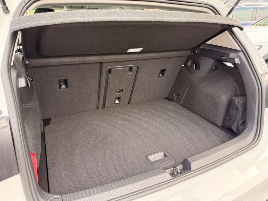VW Golf Golf VIII Limo 2.0 110KW*ACC*NAVI*RFK*TRAVEL*SHZ 2022
