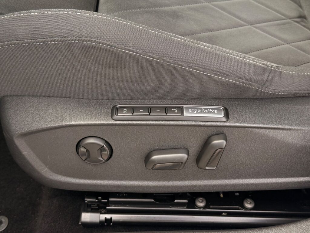 VW Golf Golf VIII Limo 2.0 110KW*ACC*NAVI*RFK*TRAVEL*SHZ 2022