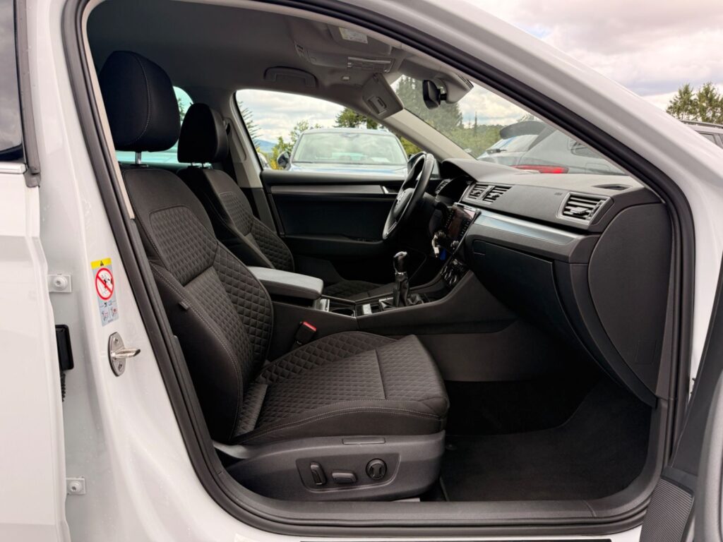 SKODA Superb Superb Combi *ACC*AHK*VIRTUAL*RFK*LANEASSIST* 2019