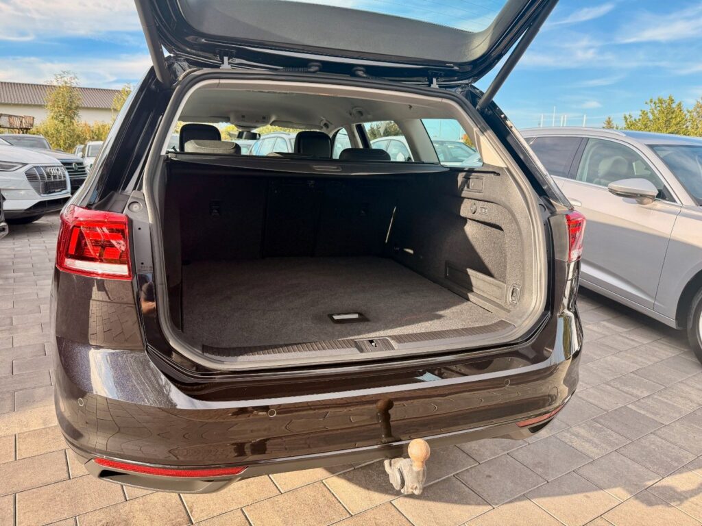 VW Passat Variant Passat Var. 2.0TDI ACC*AHK*360°*LED*MASSAGE*CARP 2023