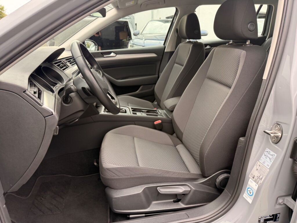 VW Passat Variant Passat Variant Basis TDI/LED/Navi 2022
