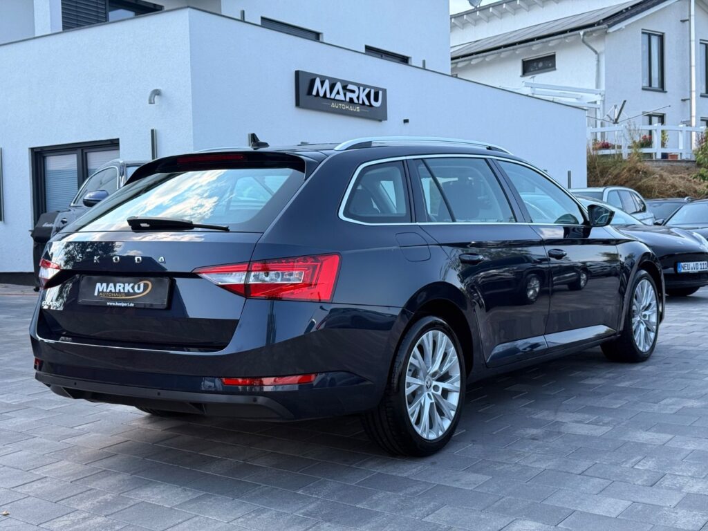 SKODA Superb Superb Combi Ambition 2.0 DCC*NAVI*PDC*LED* 2022