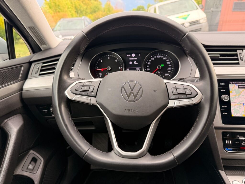 VW Passat Variant Passat Variant Basis TDI/LED/Navi 2022