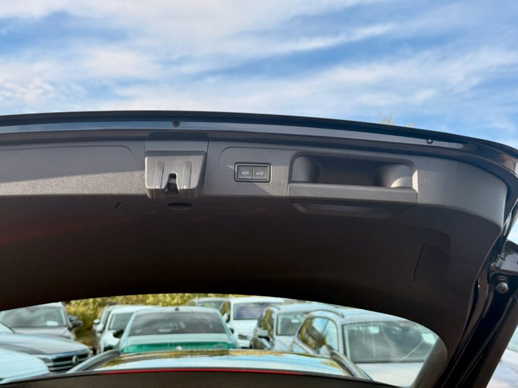 VW Passat Variant Passat Var. 2.0TDI ACC*AHK*360°*LED*MASSAGE*CARP 2023