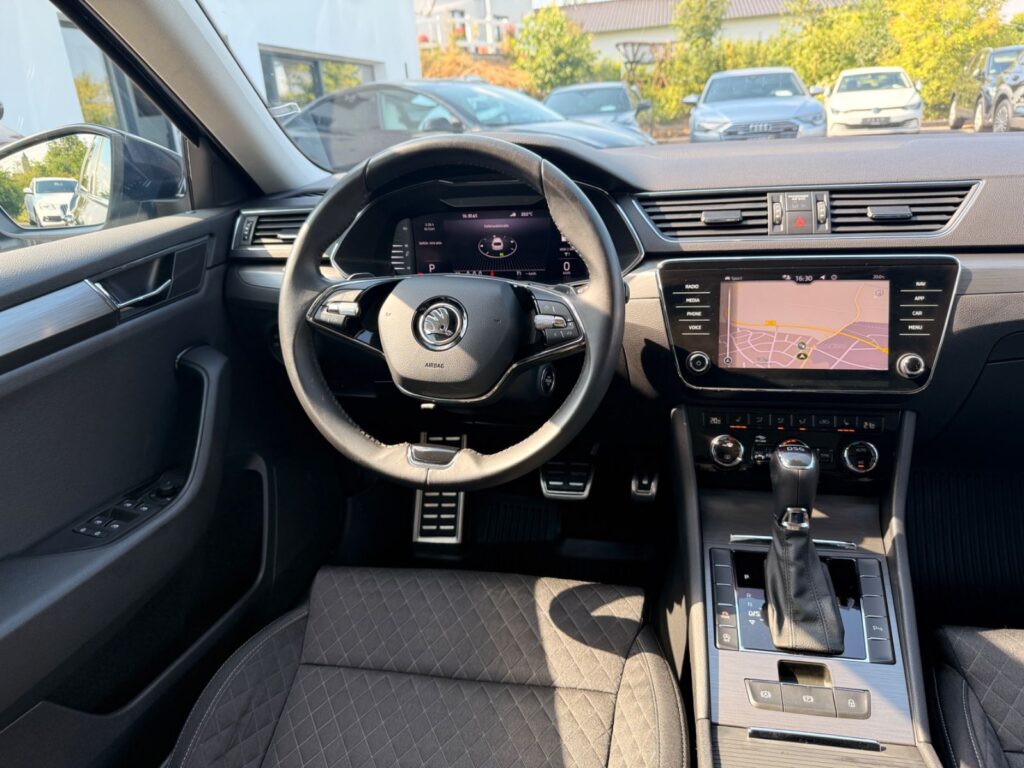 SKODA Superb Superb Combi Ambition 2.0 DCC*NAVI*PDC*LED* 2022