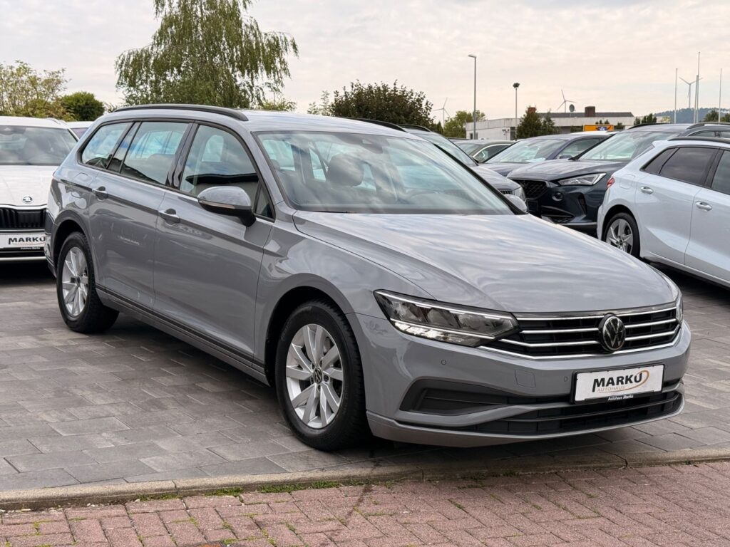 VW Passat Variant Passat Variant Basis TDI/LED/Navi 2022