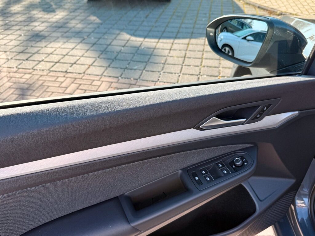 VW Golf Golf VIII Lim. 2.0 ACC*LED*NAVI*PDC*RFK*MASSAGE* 2023