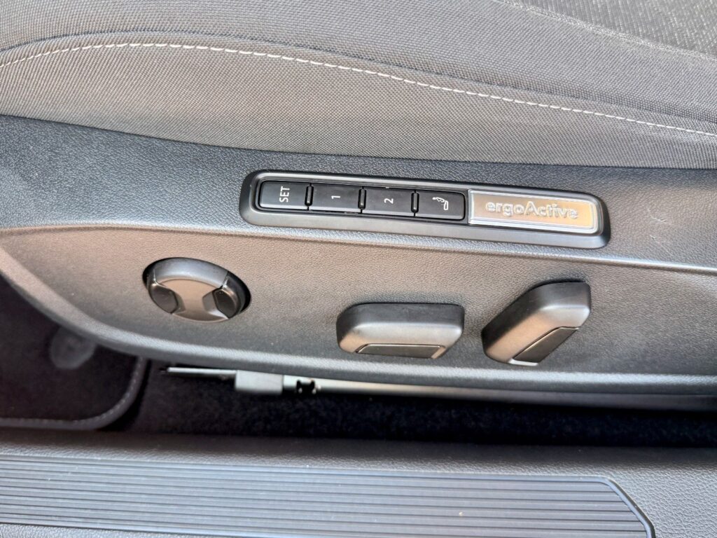 VW Golf Golf VIII Lim. 2.0 ACC*LED*NAVI*PDC*RFK*MASSAGE* 2023