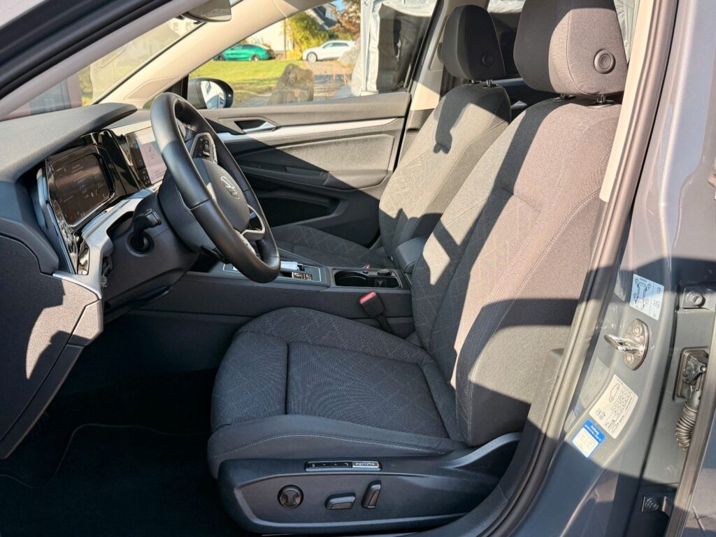 VW Golf Golf VIII Lim. 2.0 ACC*LED*NAVI*PDC*RFK*MASSAGE* 2023